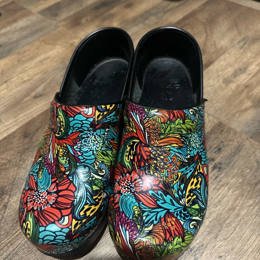 Colorful Floral Clogs - Picture 3 of 4